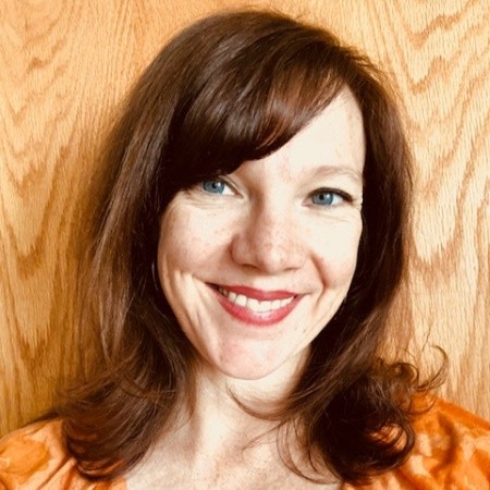Vanessa Pierce, independent contractor, smiling for the camera.