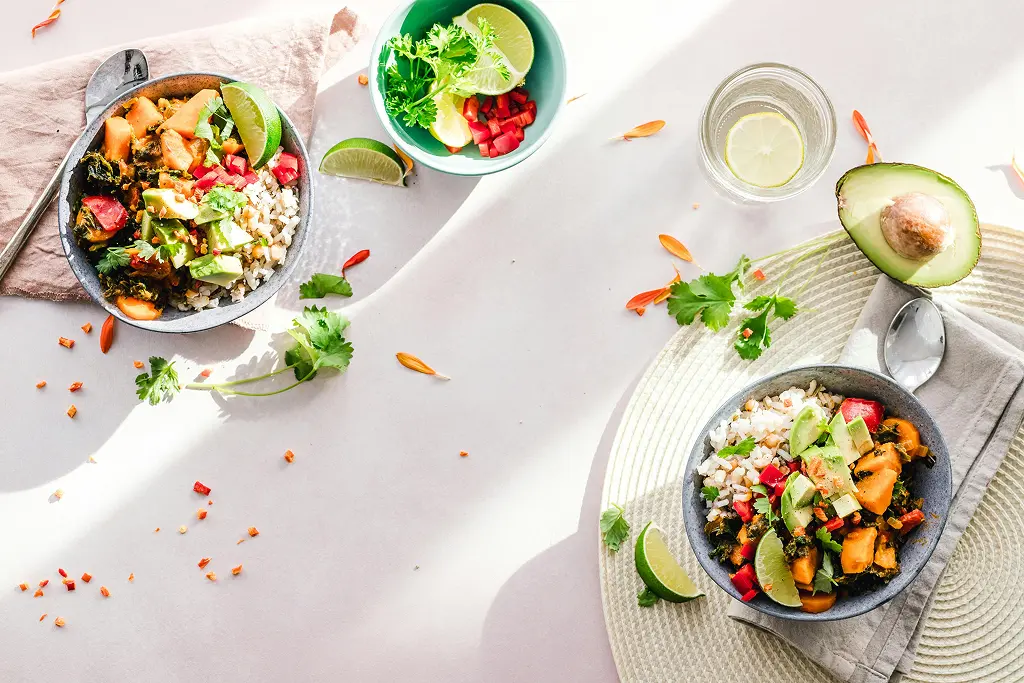 Leading healthy fast-casual restaurant scales nationwide and halves time-to-hire